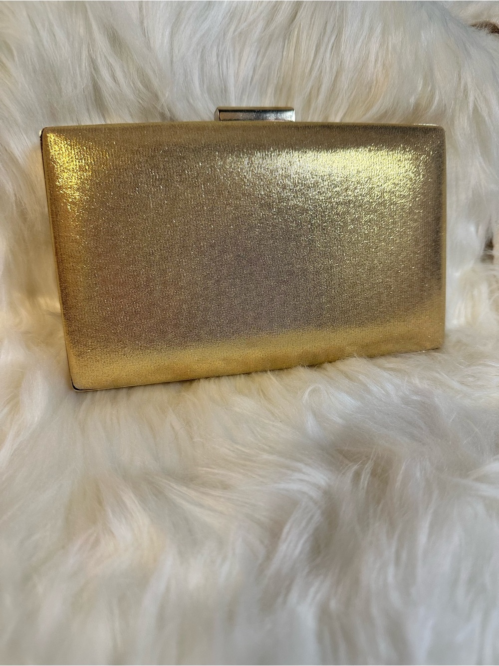 Elegant Gold Crystal Clutch with Chain Straps - Picture 4 of 14